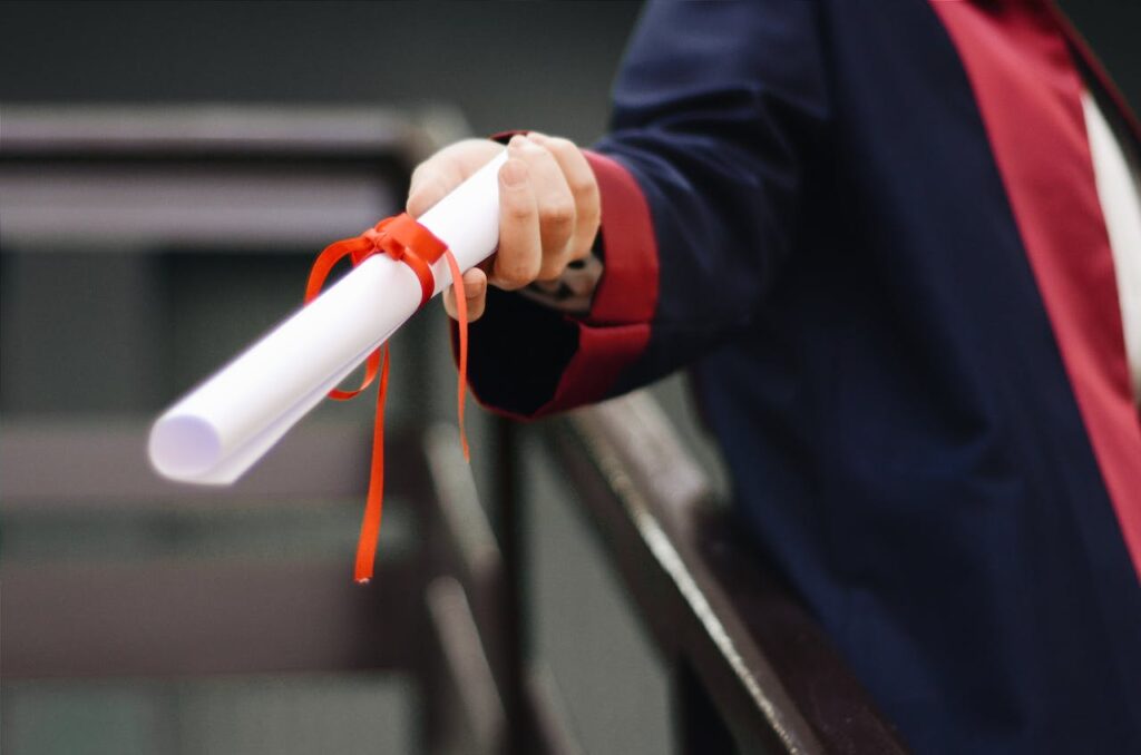 What a College-Bound Student Should Start Considering – Your Ultimate College Prep Checklist